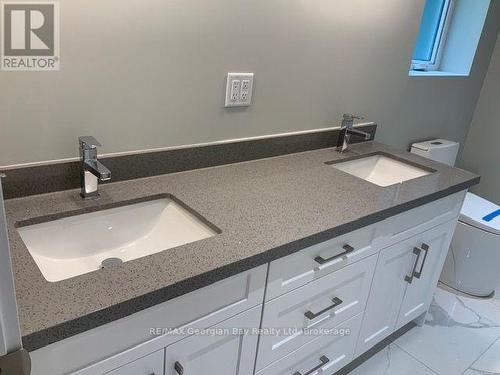 5 Oakwood Avenue S, Tiny, ON - Indoor Photo Showing Bathroom