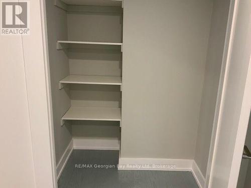 5 Oakwood Avenue S, Tiny, ON - Indoor