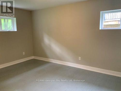 5 Oakwood Avenue S, Tiny, ON - Indoor Photo Showing Other Room