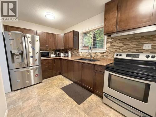 1469 Springhill Drive Unit# 58, Kamloops, BC - Indoor Photo Showing Kitchen With Double Sink