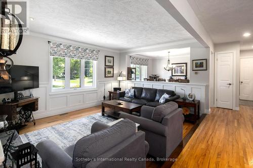169 Gardiner Street, Meaford, ON - Indoor Photo Showing Living Room