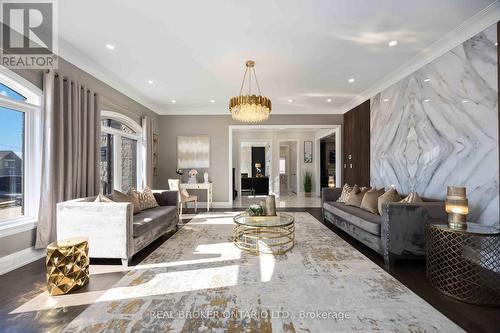 2236 Pemberton Way, Innisfil, ON - Indoor Photo Showing Living Room