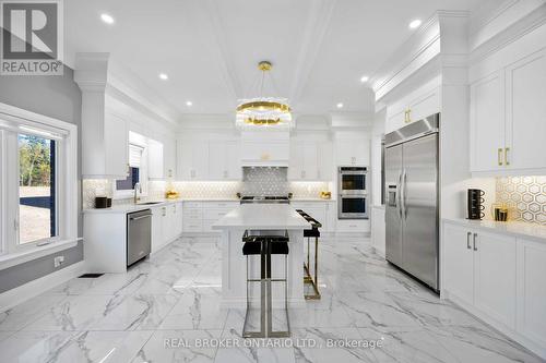 2236 Pemberton Way, Innisfil, ON - Indoor Photo Showing Kitchen With Upgraded Kitchen