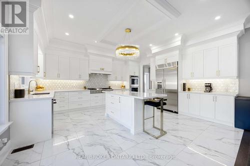 2236 Pemberton Way, Innisfil, ON - Indoor Photo Showing Kitchen With Upgraded Kitchen