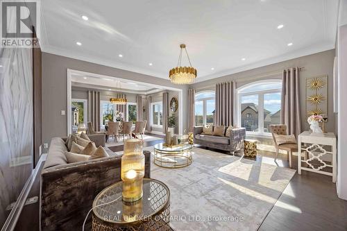 2236 Pemberton Way, Innisfil, ON - Indoor Photo Showing Living Room