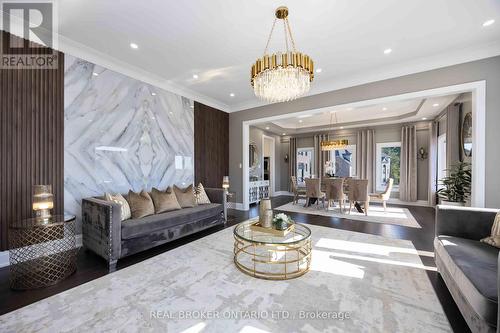 2236 Pemberton Way, Innisfil, ON - Indoor Photo Showing Living Room