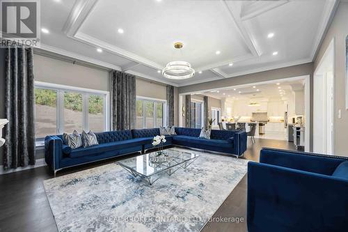 2236 Pemberton Way, Innisfil, ON - Indoor Photo Showing Living Room
