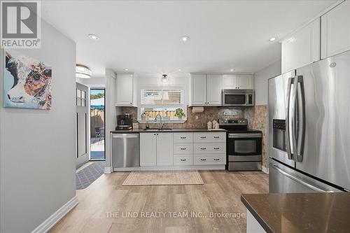 163 Orchard Heights Boulevard, Aurora, ON - Indoor Photo Showing Kitchen With Stainless Steel Kitchen