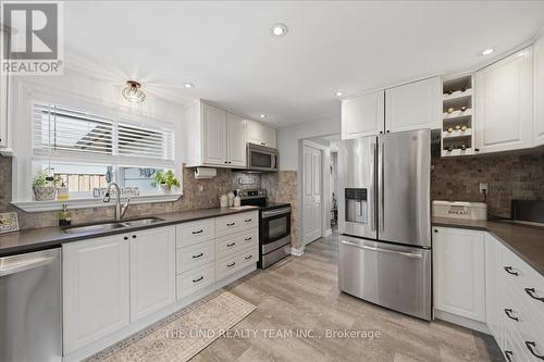163 Orchard Heights Boulevard, Aurora, ON - Indoor Photo Showing Kitchen With Stainless Steel Kitchen With Double Sink