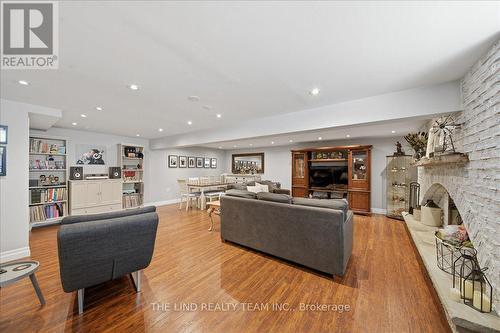 163 Orchard Heights Boulevard, Aurora, ON - Indoor With Fireplace