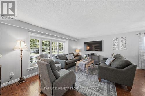 163 Orchard Heights Boulevard, Aurora, ON - Indoor Photo Showing Living Room