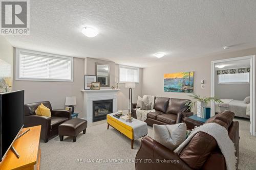 39 - 620 Thistlewood Drive, London North (North C), ON - Indoor Photo Showing Living Room With Fireplace