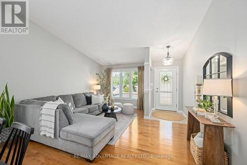 39 - 620 Thistlewood Drive, London North (North C), ON - Indoor Photo Showing Living Room