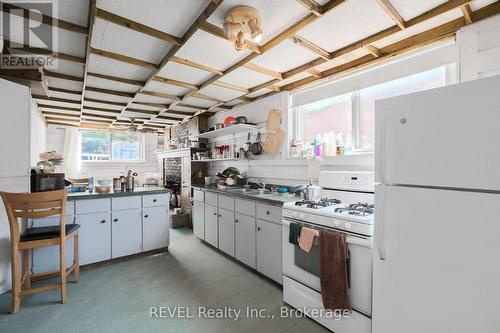 552 First Avenue, Welland (N. Welland), ON - Indoor Photo Showing Kitchen With Double Sink