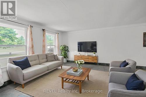 VIRTUALLY STAGED PHOTO - 552 First Avenue, Welland (N. Welland), ON - Indoor Photo Showing Living Room