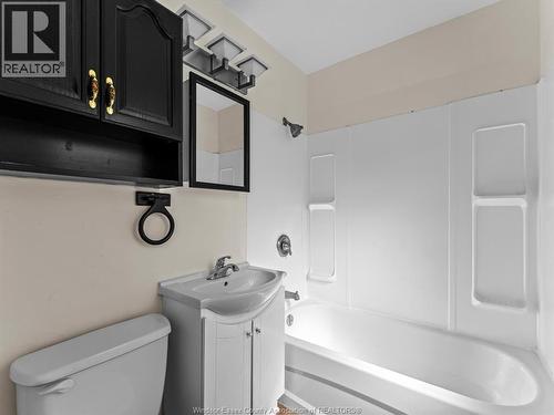 962 Askin, Windsor, ON - Indoor Photo Showing Bathroom