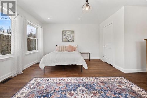 4205 Highway 17 E, Papineau-Cameron (Papineau Cameron), ON - Indoor Photo Showing Bedroom