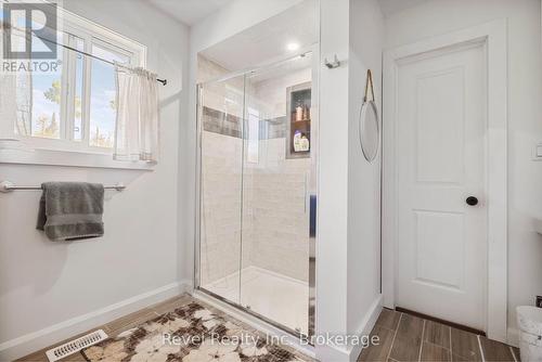 4205 Highway 17 E, Papineau-Cameron (Papineau Cameron), ON - Indoor Photo Showing Bathroom