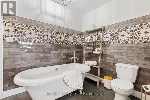4205 Highway 17 E, Papineau-Cameron (Papineau Cameron), ON - Indoor Photo Showing Bathroom