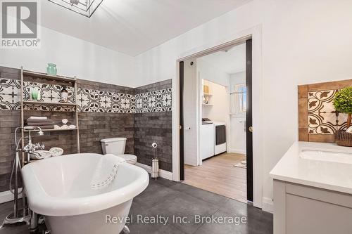 4205 Highway 17 E, Papineau-Cameron (Papineau Cameron), ON - Indoor Photo Showing Bathroom