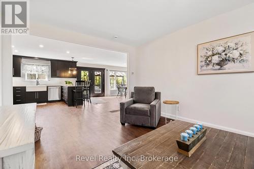 4205 Highway 17 E, Papineau-Cameron (Papineau Cameron), ON - Indoor Photo Showing Living Room