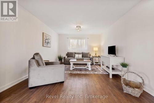 4205 Highway 17 E, Papineau-Cameron (Papineau Cameron), ON - Indoor Photo Showing Living Room