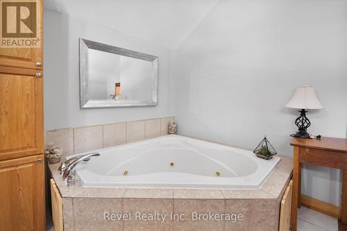 2242 Highway 124, Whitestone (Dunchurch), ON - Indoor Photo Showing Bathroom