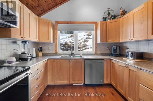 2242 Highway 124, Whitestone (Dunchurch), ON - Indoor Photo Showing Kitchen With Double Sink