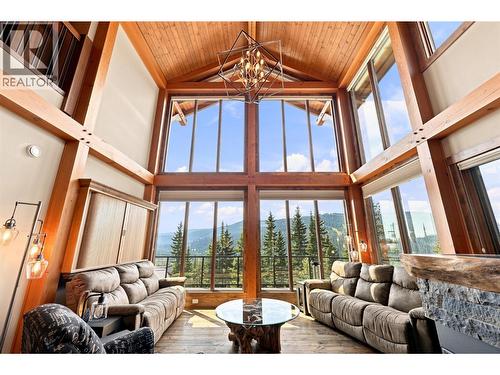 5419 Lookout Ridge Place, Sun Peaks, BC - Indoor Photo Showing Living Room
