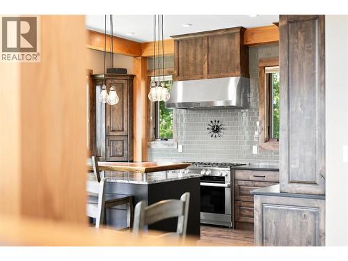 5419 Lookout Ridge Place, Sun Peaks, BC - Indoor Photo Showing Kitchen With Upgraded Kitchen