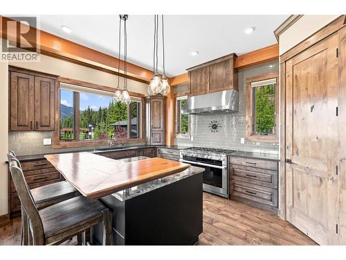 5419 Lookout Ridge Place, Sun Peaks, BC - Indoor Photo Showing Kitchen With Upgraded Kitchen