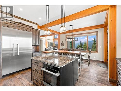 5419 Lookout Ridge Place, Sun Peaks, BC - Indoor Photo Showing Kitchen With Upgraded Kitchen