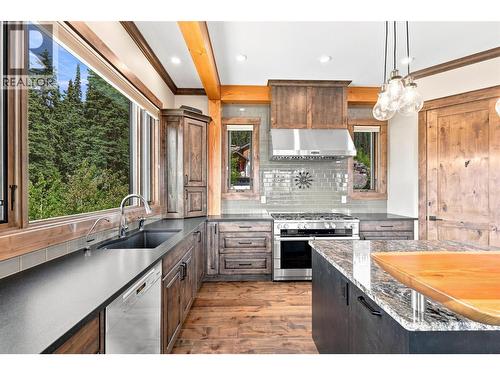 5419 Lookout Ridge Place, Sun Peaks, BC - Indoor Photo Showing Kitchen With Upgraded Kitchen