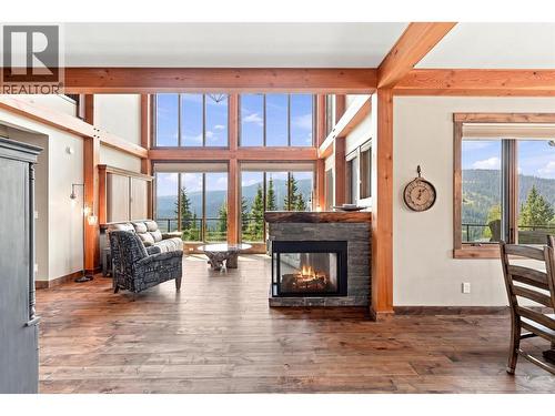 5419 Lookout Ridge Place, Sun Peaks, BC - Indoor With Fireplace