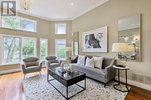 429 North Lake Road, Richmond Hill, ON - Indoor Photo Showing Living Room