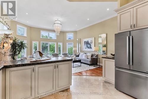 429 North Lake Road, Richmond Hill, ON - Indoor Photo Showing Kitchen
