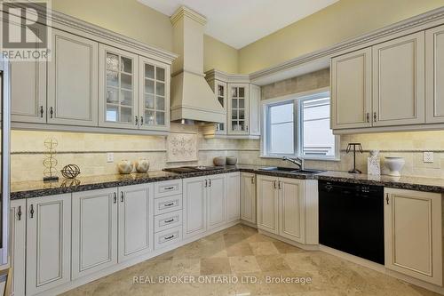 429 North Lake Road, Richmond Hill, ON - Indoor Photo Showing Kitchen With Double Sink