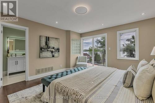 429 North Lake Road, Richmond Hill, ON - Indoor Photo Showing Bedroom