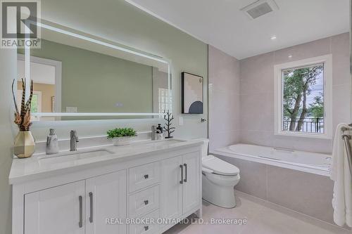429 North Lake Road, Richmond Hill, ON - Indoor Photo Showing Bathroom