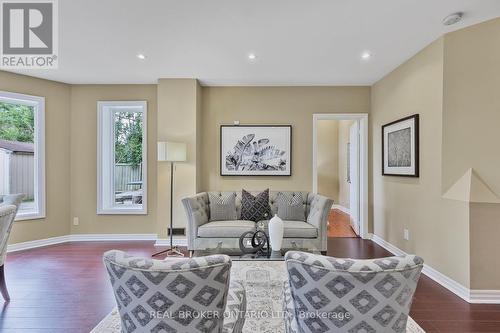 429 North Lake Road, Richmond Hill, ON - Indoor Photo Showing Living Room