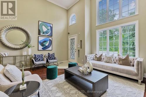 429 North Lake Road, Richmond Hill, ON - Indoor Photo Showing Living Room