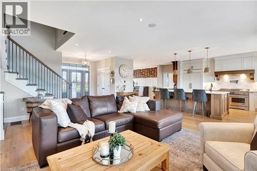 42 Parsonage Road, Ancaster, ON - Indoor Photo Showing Living Room