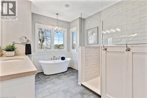 42 Parsonage Road, Ancaster, ON - Indoor Photo Showing Bathroom