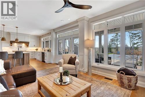 42 Parsonage Road, Ancaster, ON - Indoor Photo Showing Living Room