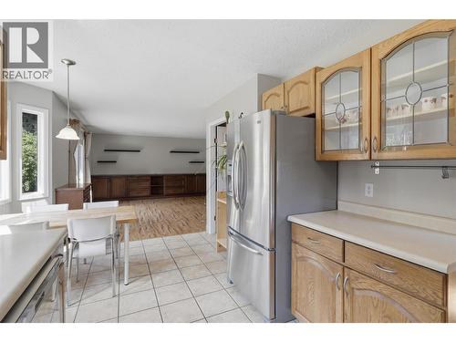 862 Greybriar Court, Kamloops, BC - Indoor Photo Showing Kitchen