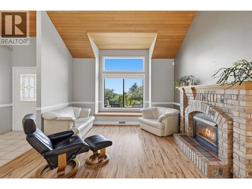 862 Greybriar Court, Kamloops, BC - Indoor Photo Showing Living Room With Fireplace