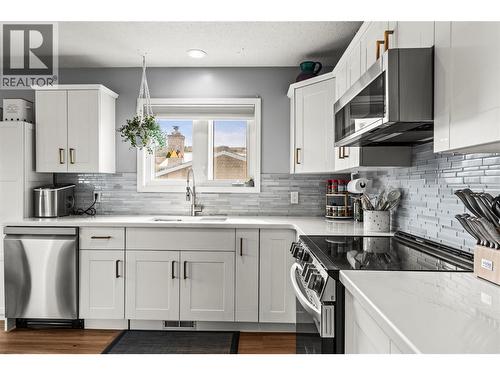 4400 15 Avenue, Vernon, BC - Indoor Photo Showing Kitchen With Upgraded Kitchen
