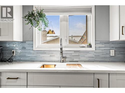 4400 15 Avenue, Vernon, BC - Indoor Photo Showing Kitchen With Upgraded Kitchen