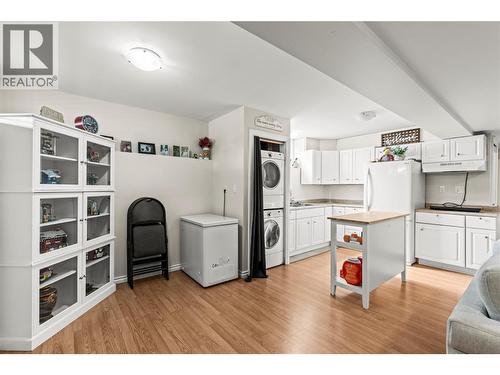 4400 15 Avenue, Vernon, BC - Indoor Photo Showing Kitchen