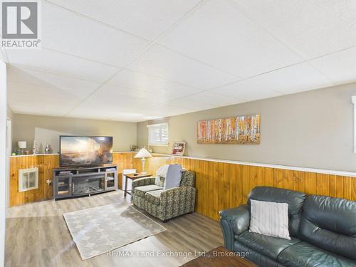 739 Palmateer Drive, Kincardine, ON - Indoor Photo Showing Living Room